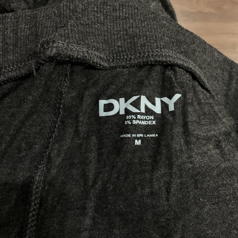 DKNY black rayon & spandex capri pants - Picture 5 of 6